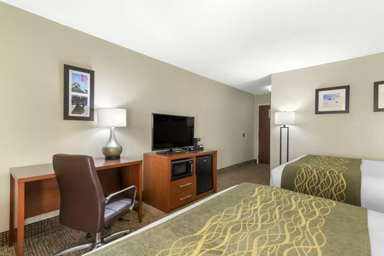 queen-bed-room